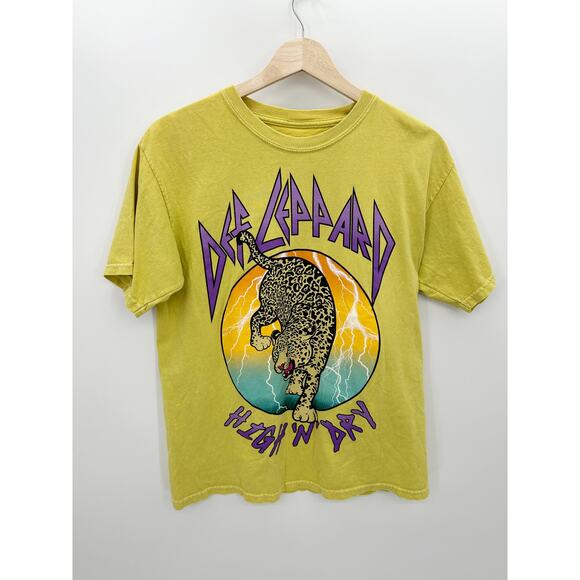 Def Leppard Graphic Tee Mustard Yellow 'High N Dry' T-Shirt Cotton Women Medium - Picture 1 of 5
